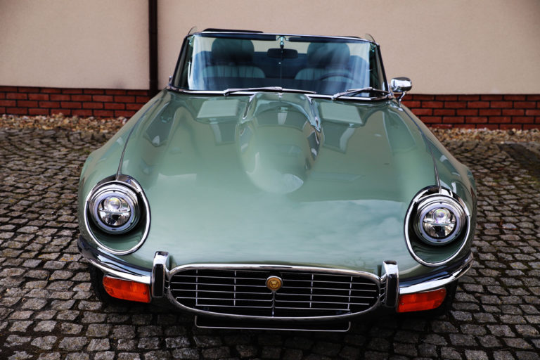 JAGUAR E TYPE v12